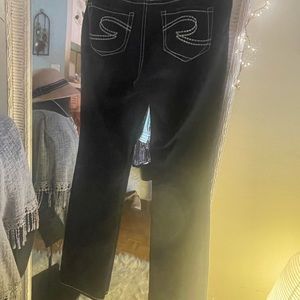 Denims jeans Revolution by Ricki’s. 75.5% cotton and 24.4% polyester.